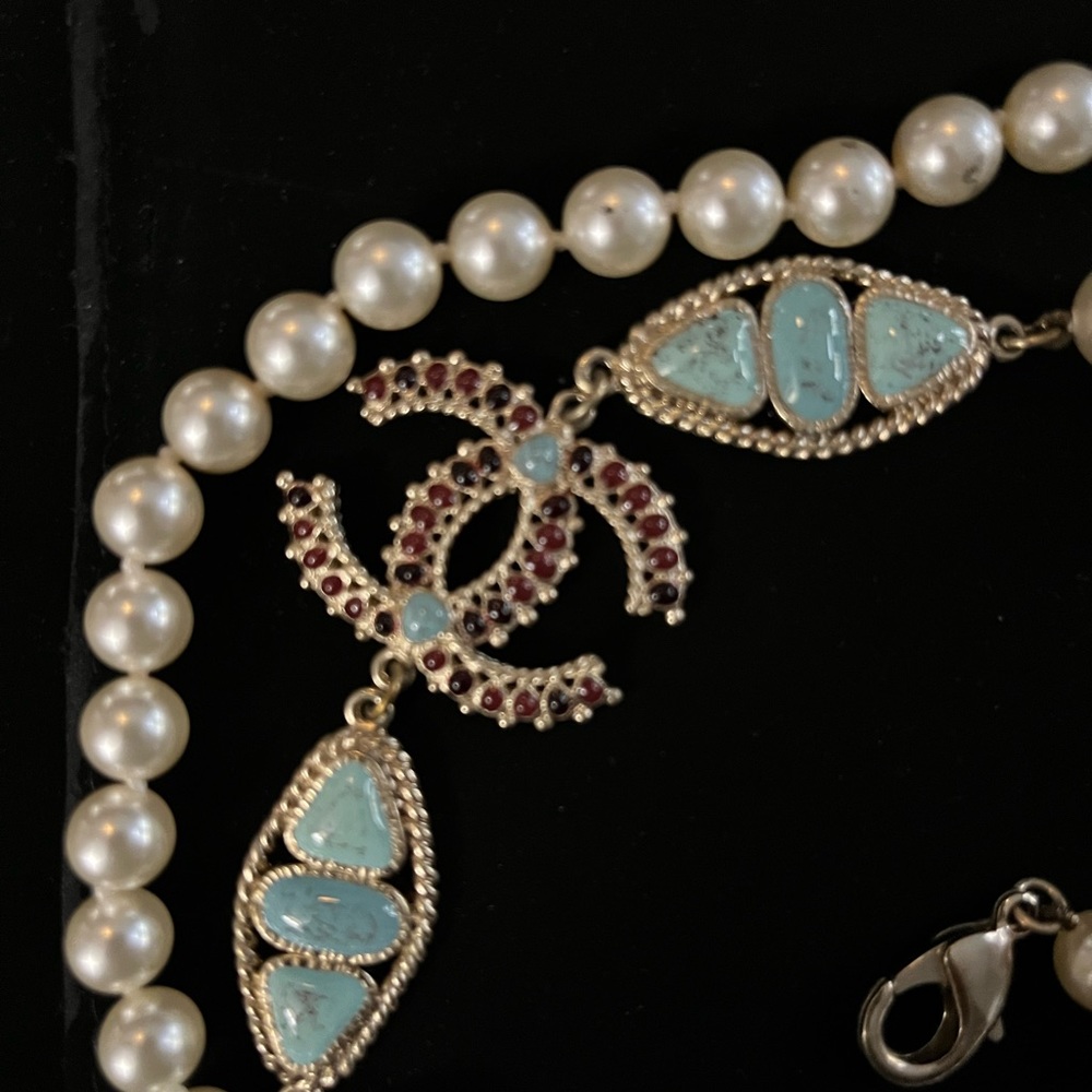 Chanel Paris Dallas Collection White Pearl & with Turquoise & Ruby Red CC - Picture 4 of 10